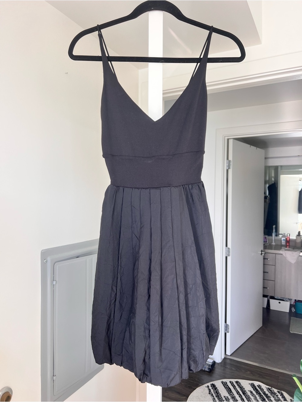 Susana Monaco V-Neck Bubble Dress Black Size 2